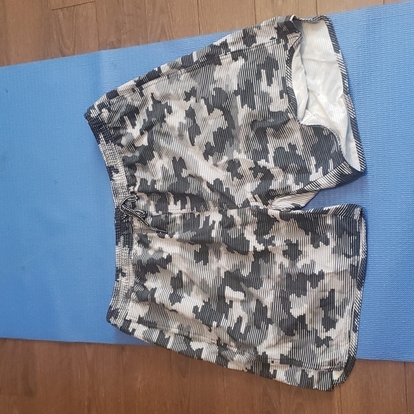 Roots Shorts - Picture 5 of 11